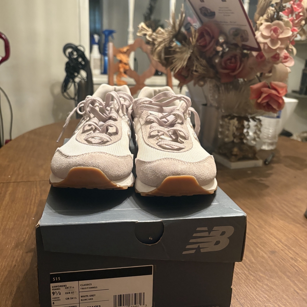 New Balance Womand Sneakers - Cream and Tan